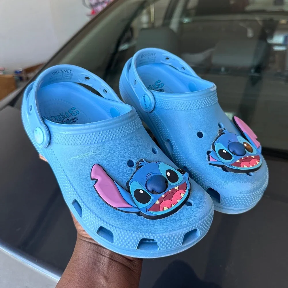 Crocs x Disney Lilo and Stitch Classic Clogs Adult Size M3 W5 - Big Kids Size J3